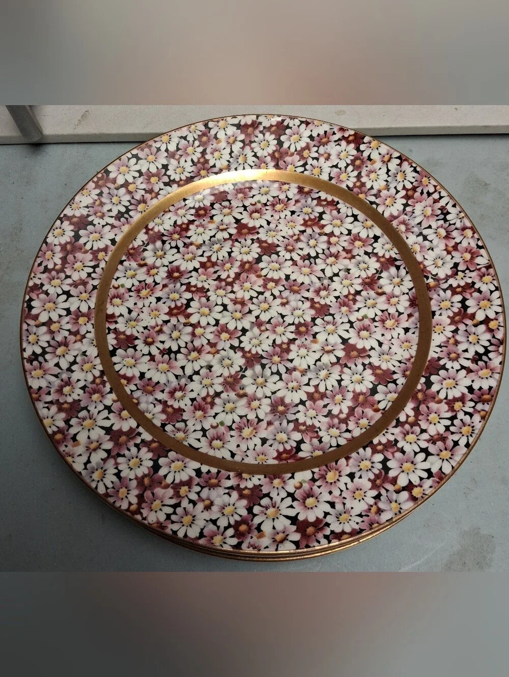 Set Of 4, Floral Charger Plate with Pink Daisy Pattern and Gold Trim